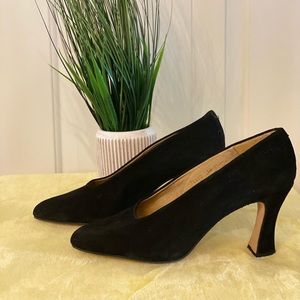 Kenneth Cole black suede pumps